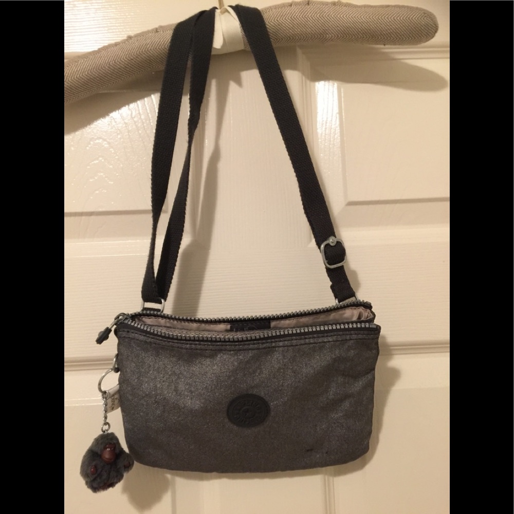 Metallic fabric Kipling shoulder purse w/ 🐒 chain